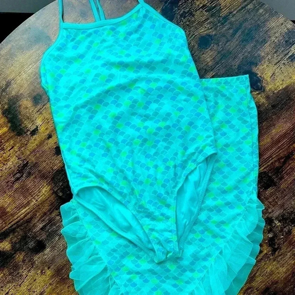 SET: 2 pieces/Wonder Nation swimsuit & matching mermaid skirt. Size: M